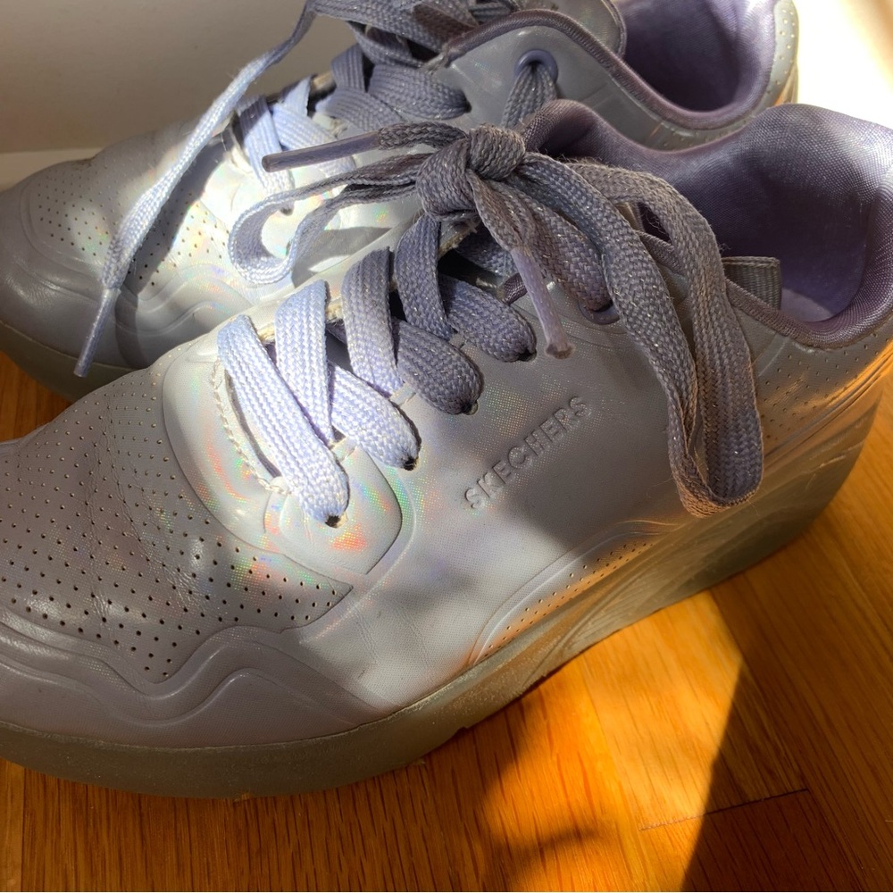 Holographic Lavender Sneakers Skechers Girls Size 1 Air Cooled Memory Foam Shoes - Picture 2 of 10